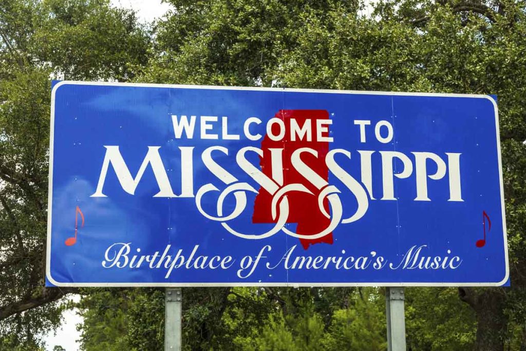 Red, white, and blue sign to welcome travelers in Mississippi